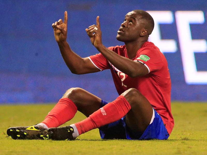 Futbolista de la selección de Costa Rica Joel Campbell se quebranto y glorifico a Dios por clasificar al Mundial.