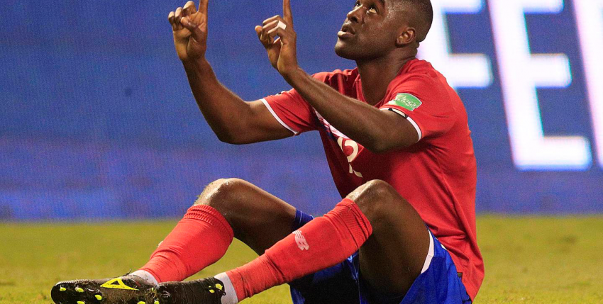 Futbolista de la selección de Costa Rica Joel Campbell se quebranto y glorifico a Dios por clasificar al Mundial.