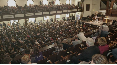 El Avivamiento de Asbury hace que sus estudiantes salgan a testificar de Dios más allá de sus comunidades